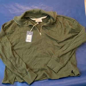 • Green waffle material quarter zip •